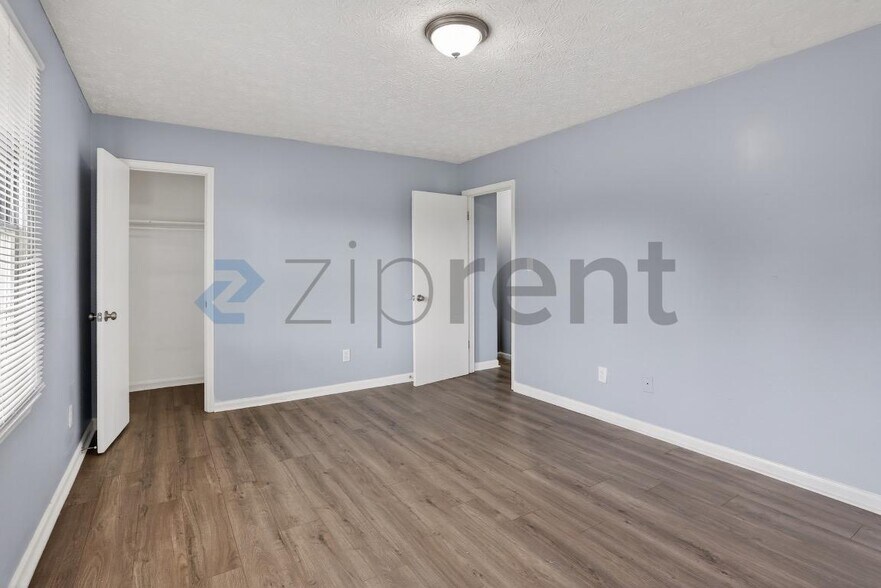 Building Photo - Unit 131