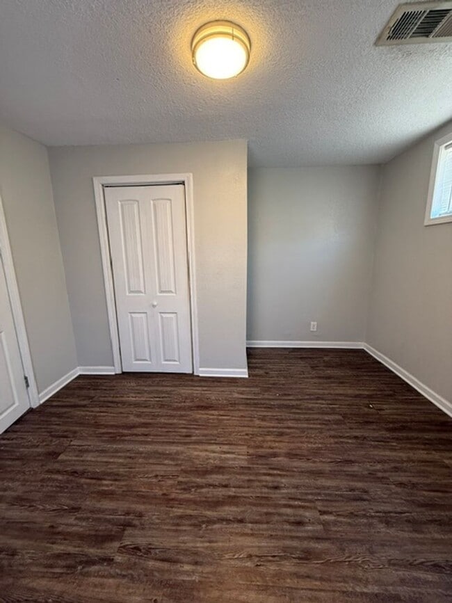 Building Photo - Simple & Comfortable 3 Bedroom Home in Iowa, LA with Large Yard!