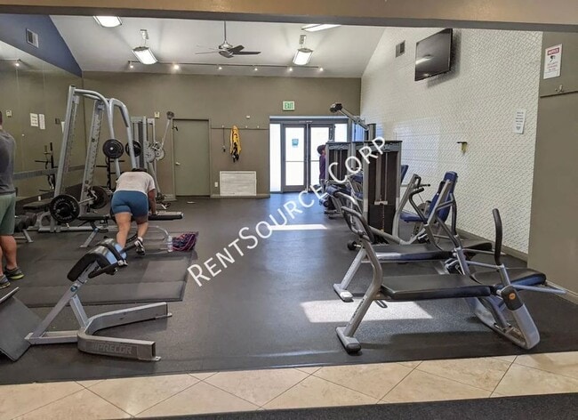 Building Photo - 5525 Canoga Ave
