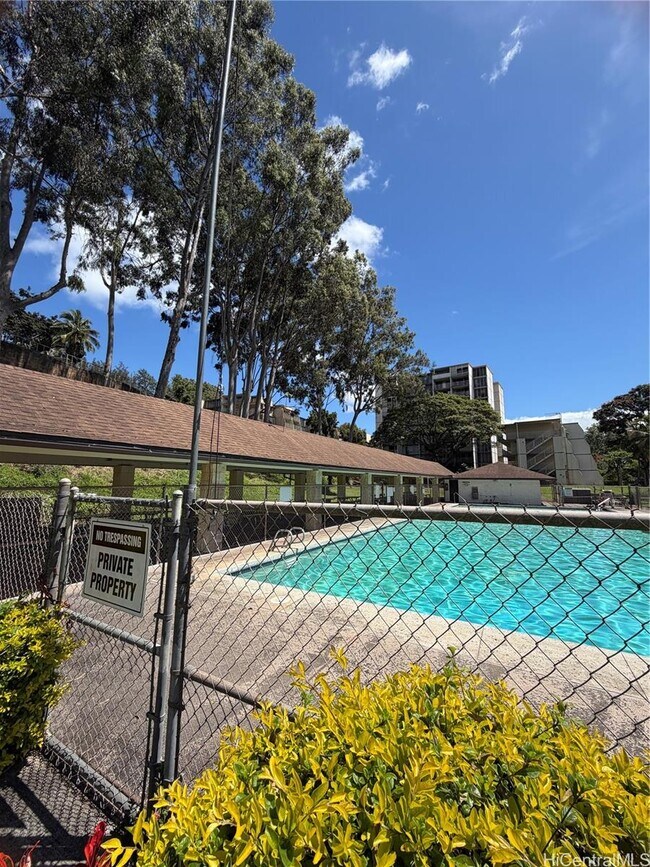 Building Photo - 95-2048-2048 Waikalani Pl