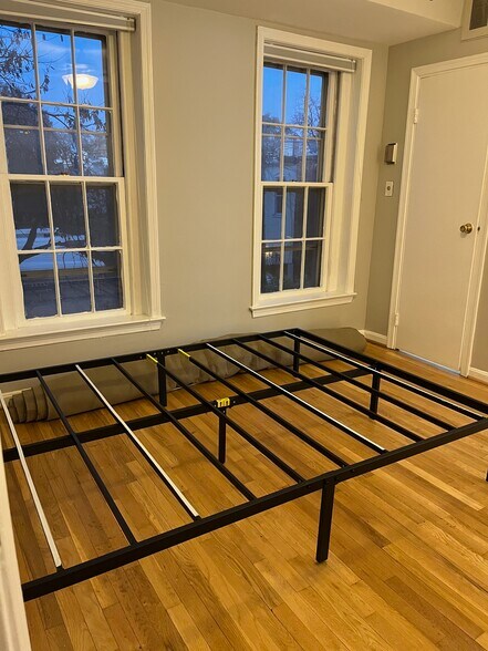 Bed frame included - 117 E St SE