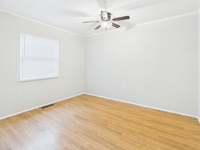 Building Photo - 3426 Delaware Ave