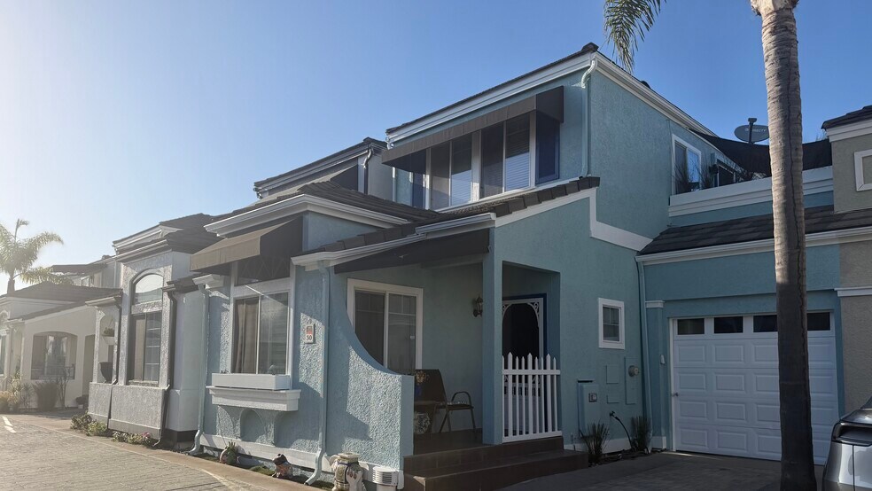 Front of house with 1 car park - 700 Lido Park Dr