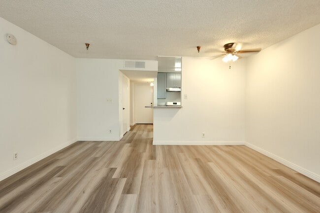 Building Photo - 1791 N Sycamore Ave