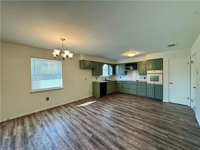 Building Photo - Charming Single Family Home In Hewitt, TX ...