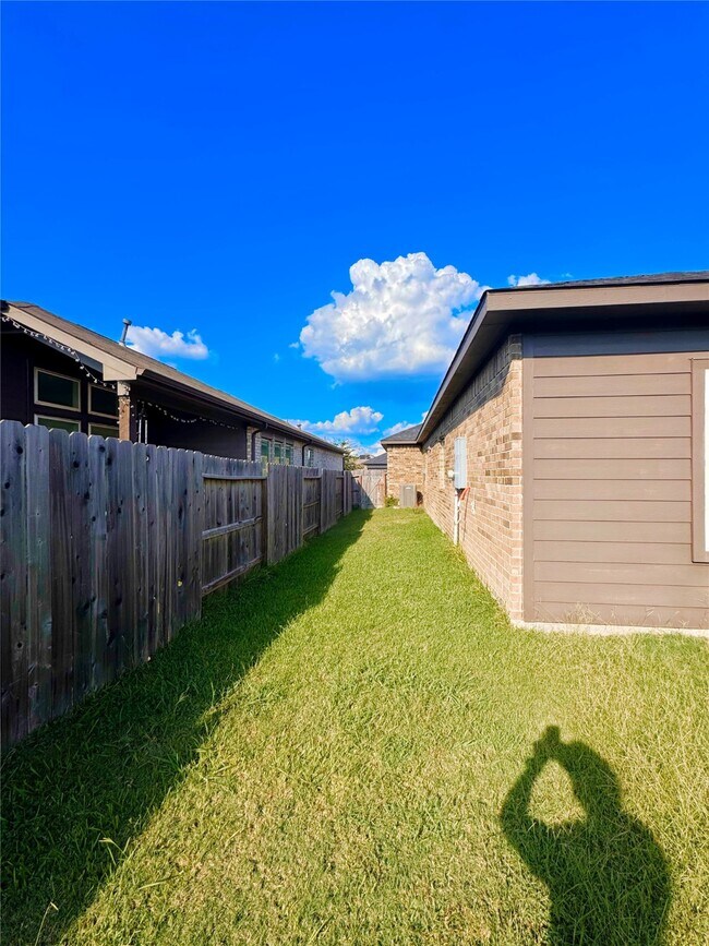 Building Photo - 14211 Alberta Spruce Ln