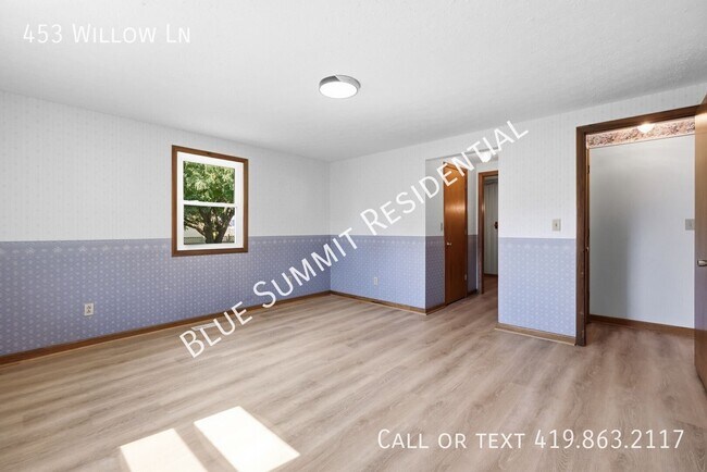 Building Photo - 453 Willow Ln