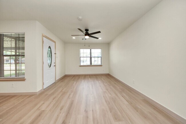 Building Photo - 2404 Grape Ln