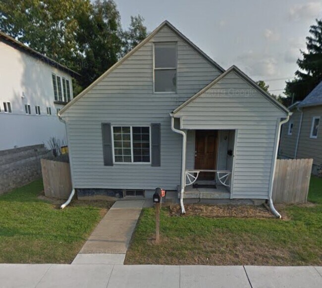 Building Photo - 817 W Neely Ave
