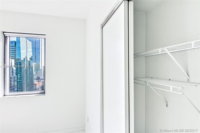 Building Photo - 1060 Brickell Ave