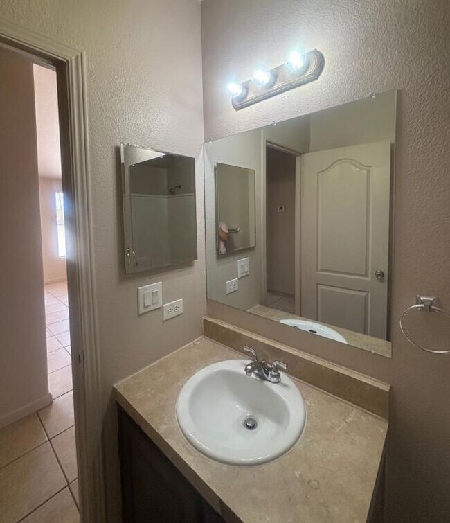 Building Photo - 1219 E 35th St