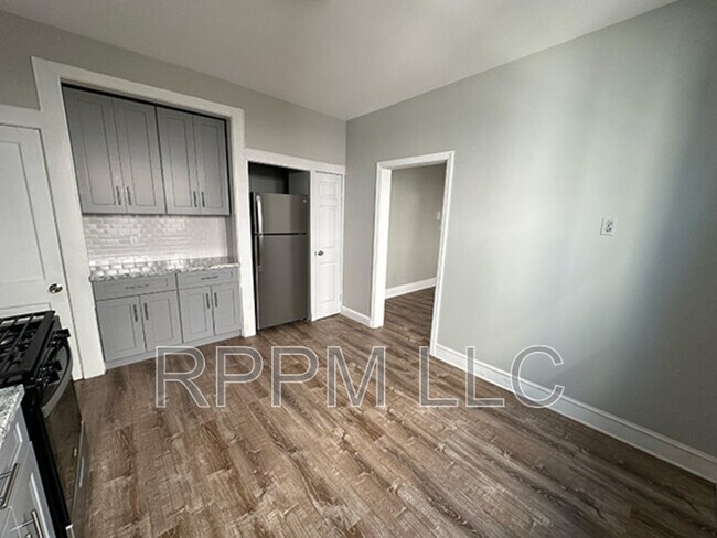 Building Photo - 100-102 Grand Ave, #1L