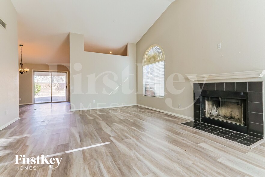 Building Photo - 1380 W Gary Dr