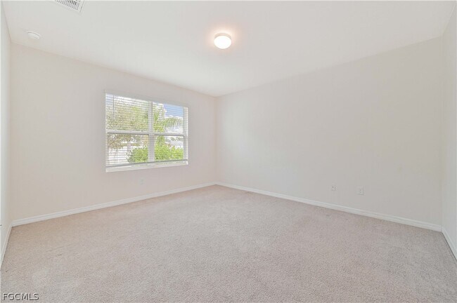 Building Photo - 1009 Jacaranda Pkwy E