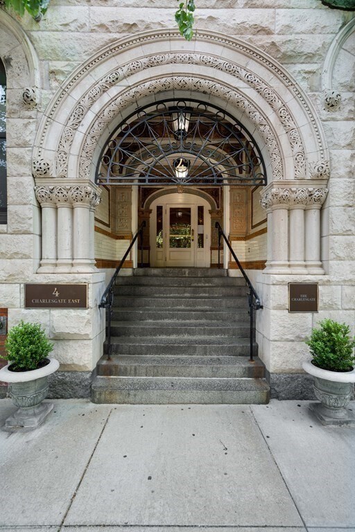 Building Photo - 4 Charlesgate E