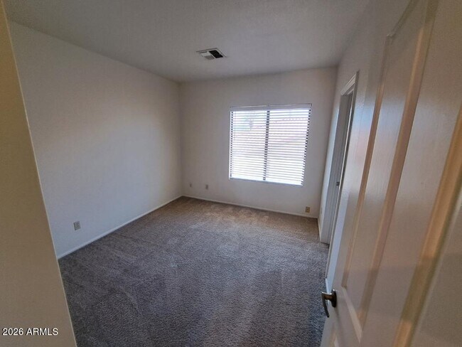 Building Photo - 98 E Evelyn Ln