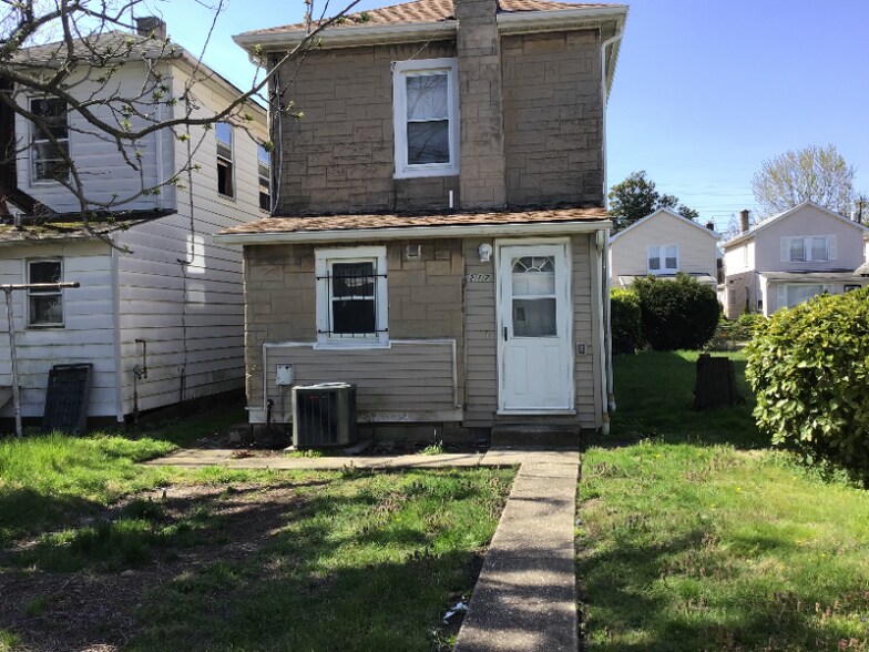 Building Photo - 217 Center St