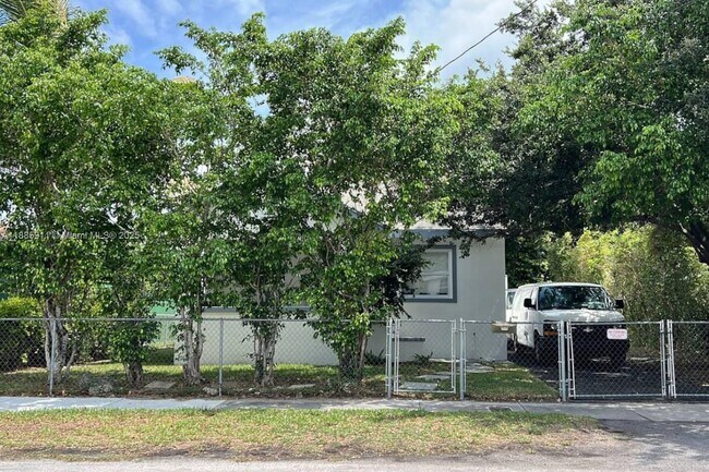 Building Photo - 763 NW 41st St