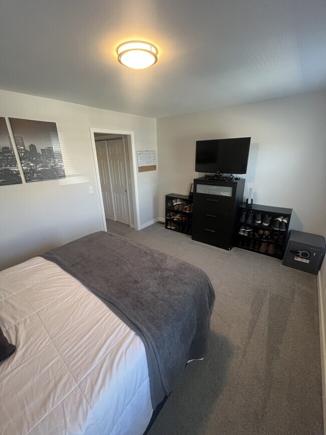 Building Photo - 220 E Liberty St