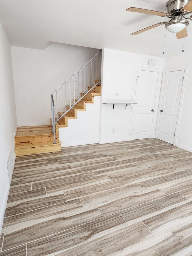 Building Photo - 6439 Camarilla Ave