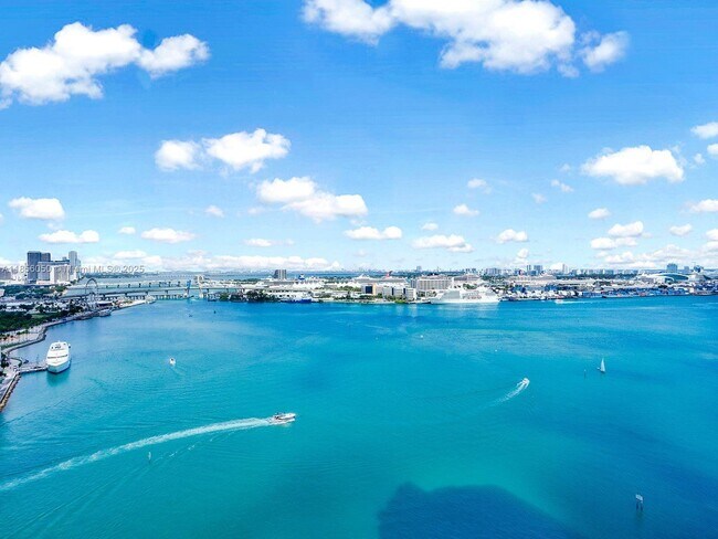 Primary Photo - 888 Brickell Key Dr