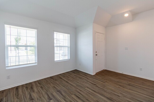 Building Photo - 5601 Bellissima Way