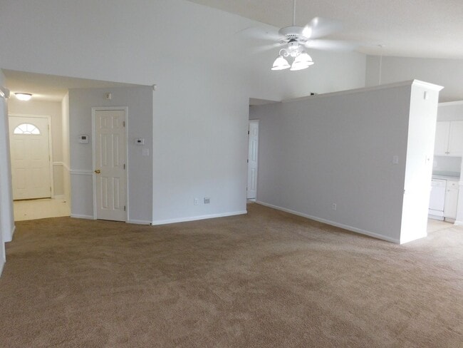 Building Photo - 210 Rivershore Dr