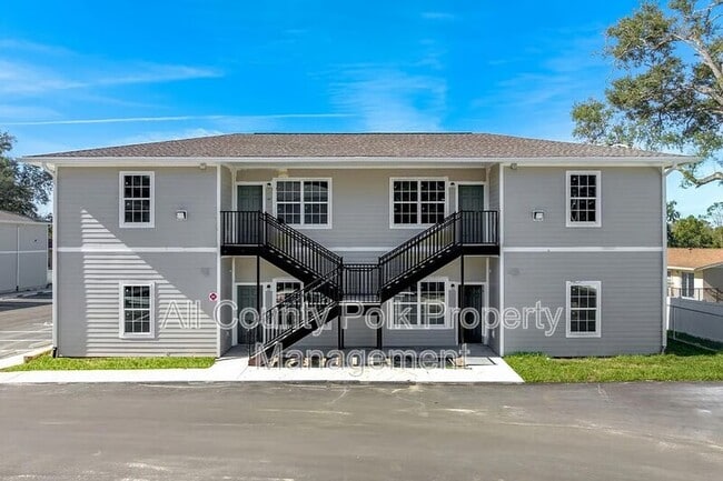Building Photo - 915 Ariana St