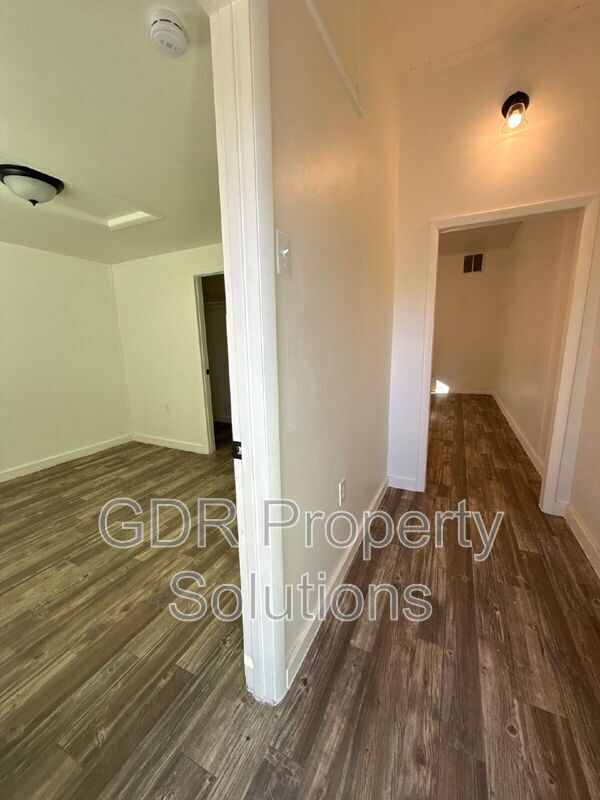 Building Photo - 3209 Burton Ave SE