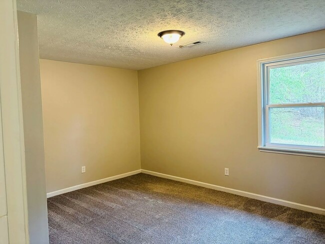 Building Photo - 42 Westgate Park Ln