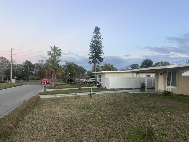 Building Photo - 2495 Baywood Dr E