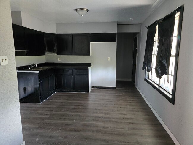 Building Photo - Cute 3bed/1bath