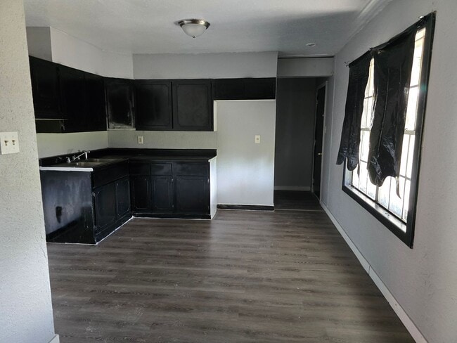 Building Photo - LIMITED TIME**NO APPLICATION FEE**1/2 OFF ...