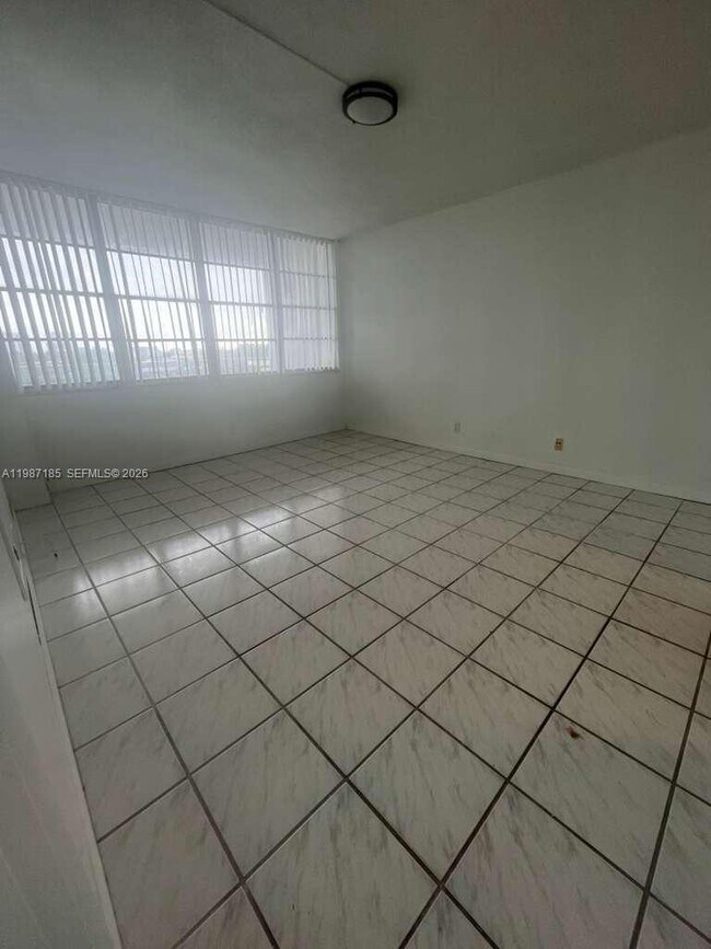 Building Photo - 2025 NE 164th St