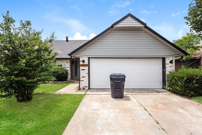 Primary Photo - 10025 S Linn Ave