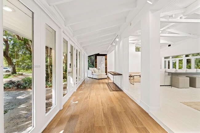 Building Photo - 11015 Lakeside Dr