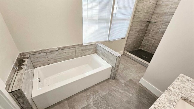 Building Photo - 1424 NE 10th St