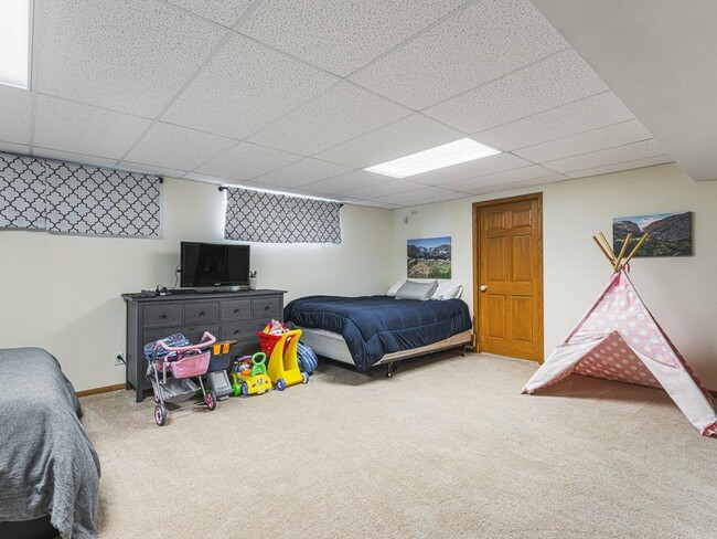 Building Photo - 251 Ashbourne Dr
