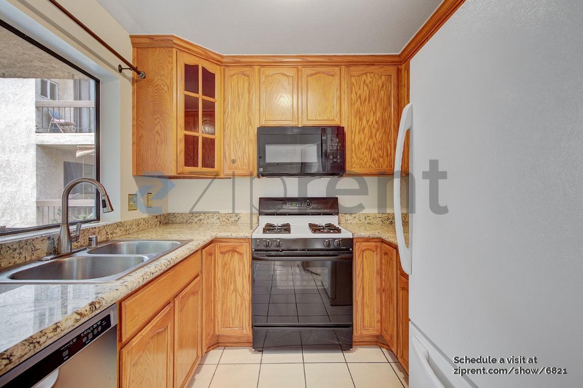 Building Photo - Unit 10