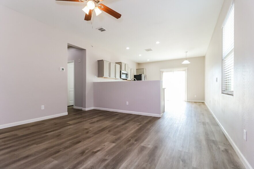 Building Photo - 4845 S 243rd Dr