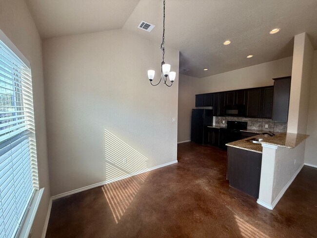 Building Photo - Beautiful 3 bedroom, 2 bathroom home in Ne...