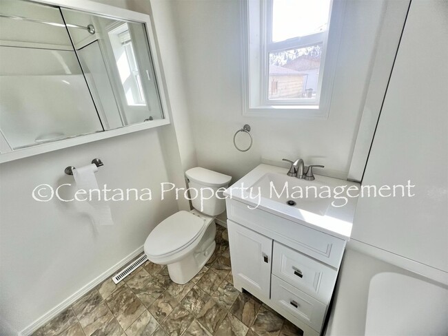 Building Photo - Nice and cozy bungalow in the sweet town of Anaconda!