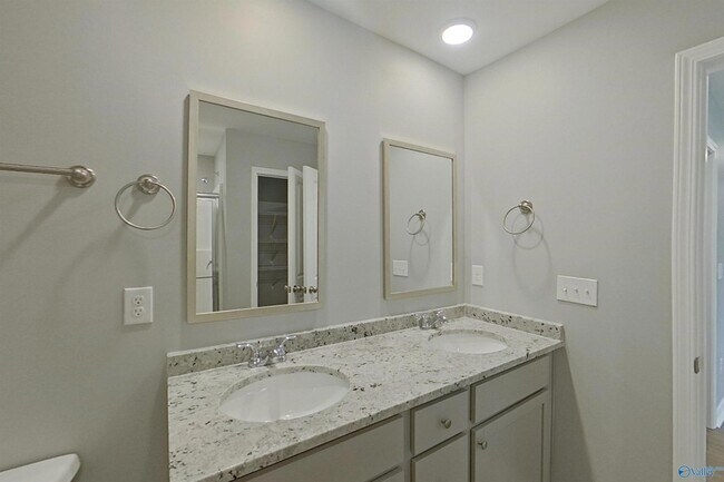 Building Photo - 664 June St