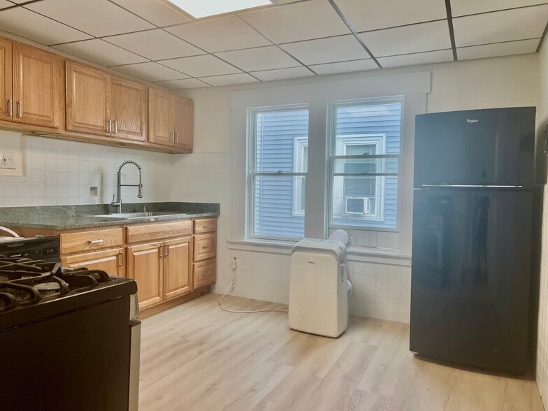 Primary Photo - 5 Magnus Ave