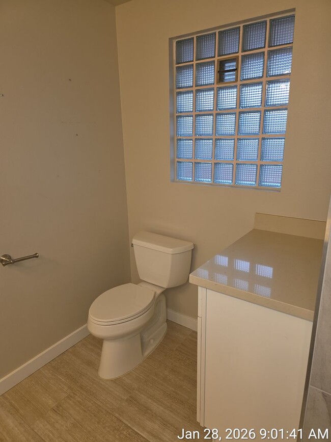 Building Photo - View home North Tacoma - 3 bedroom, 3.5 bathroom, 6 car garage - Available NOW!!!