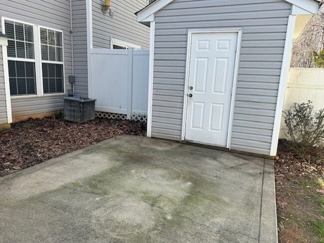 Building Photo - Townhome in Matthews