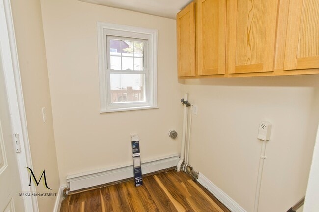 Building Photo - Single-Level Living! 3 Bed Ranch with Mode...