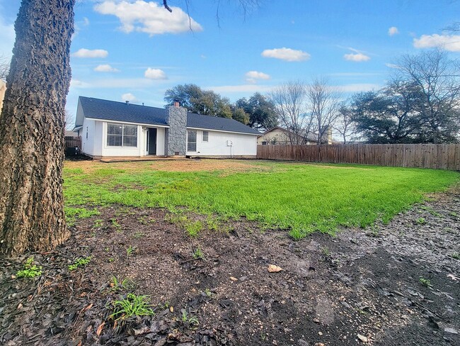 Building Photo - Beautiful 3 BR / 2 BA Home for Rent in Rou...