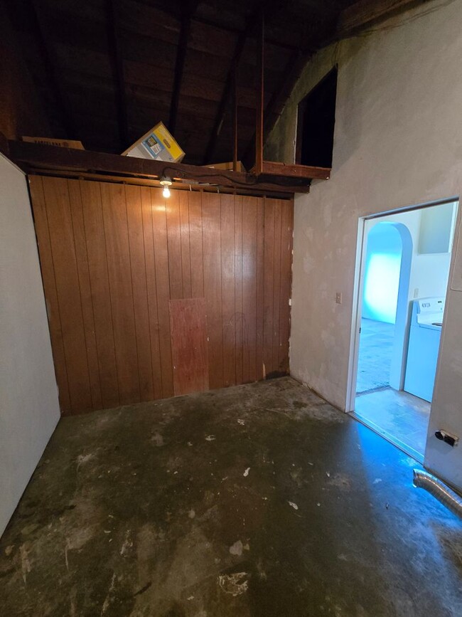 Building Photo - Cozy Single Level 2 Bed, 1 Bath Home close...