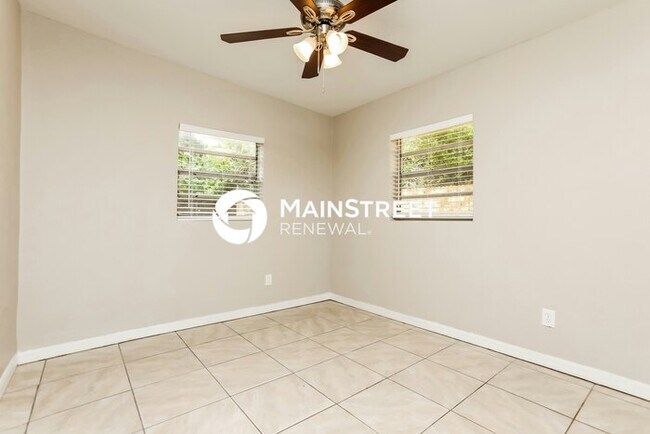 Building Photo - 3 Bedroom Pet-Friendly Home in Orlando, FL with Main Street Renewal